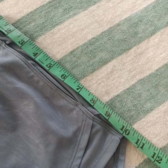 NWOT UNDER ARMOUR GRAY PATTERNED ATHLETIC / GYM SHORTS, SIZE "L" - Picture 12 of 14